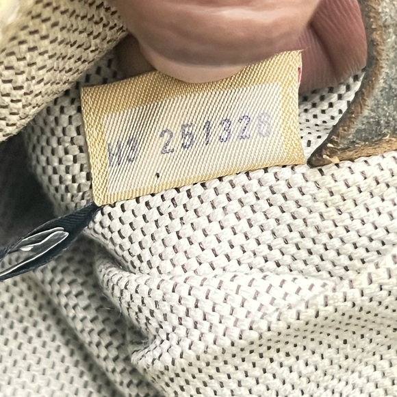 Pristine Condition Dooney and Bourke Pebble Grain Leather Black Backpack - Picture 11 of 13